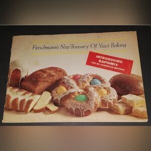 Fleischmann's New Treasury of Yeast Baking : Introducing Rapidmix, The No-Dissol